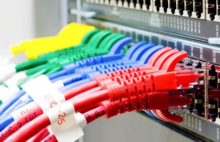 Nous fournissons des installations réseau fiables et rapides pour votre entreprise.