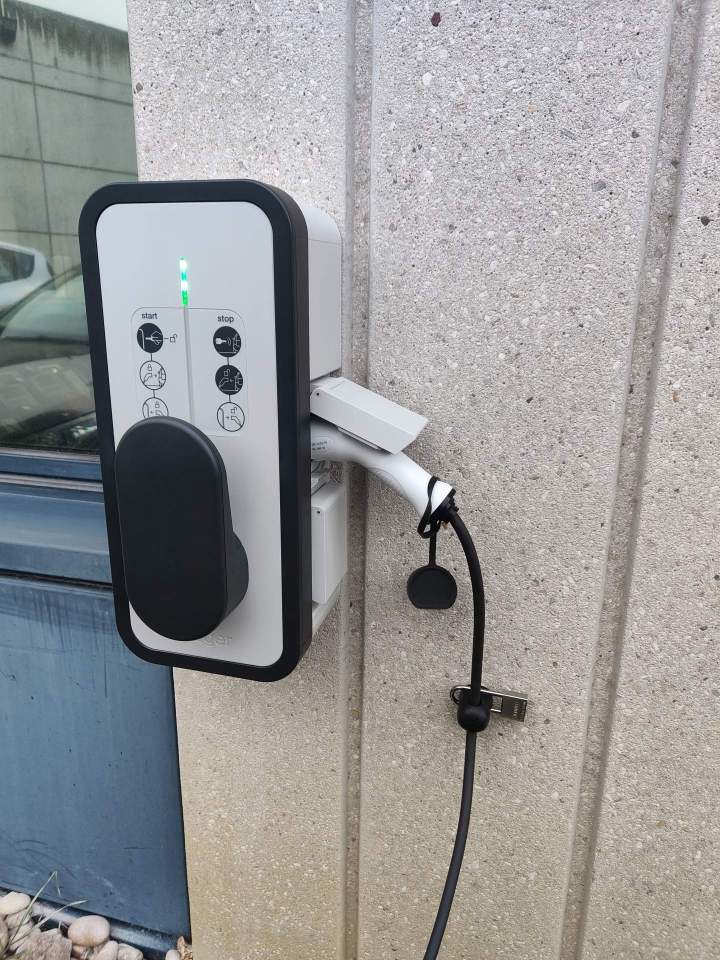 Installation borne de recharge Montivilliers