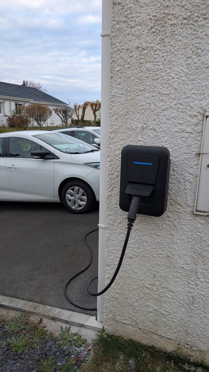 Installation borne recharge Hager à Cauville Sur Mer
