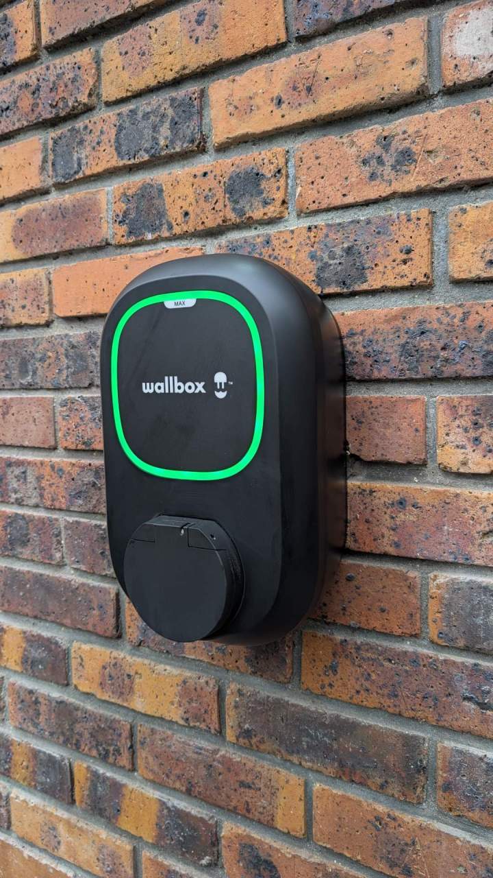 Installation borne recharge Wallbox à Etretat