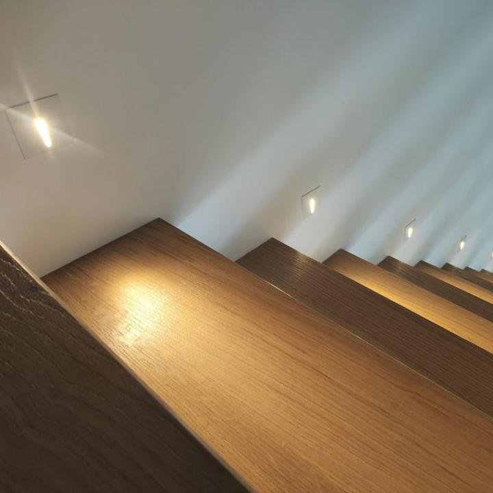 Balisage lumineux sur un escalier Etretat