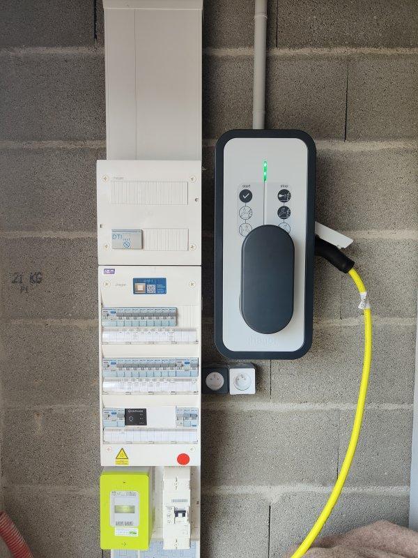 Installation de borne de recharge pour véhicule électrique Criquetot-l'Esneval