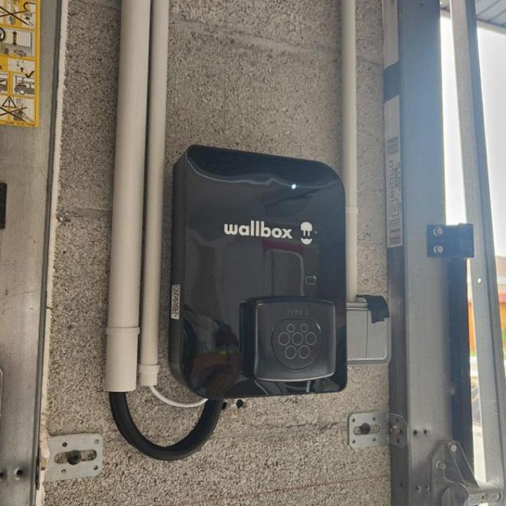 Installation de bornes de recharge pour véhicules électriques Turretot