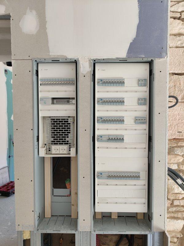 Tableau électrique et coffret VDI dans bac d'encastrement Criquetot-l'Esneval
