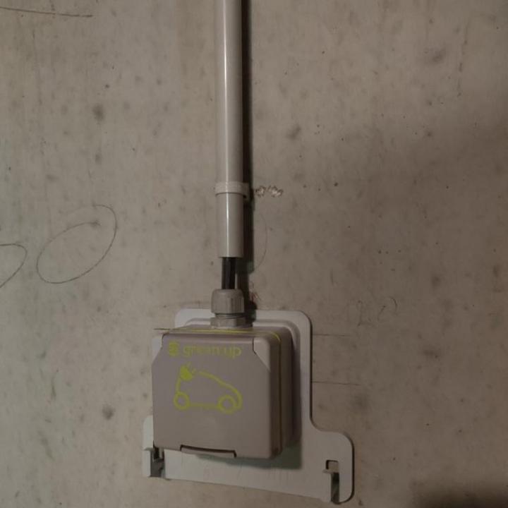 Installation de 3 prises renforcées Legrand Green'Up 3.7 kW pour véhicules électriques Fécamp