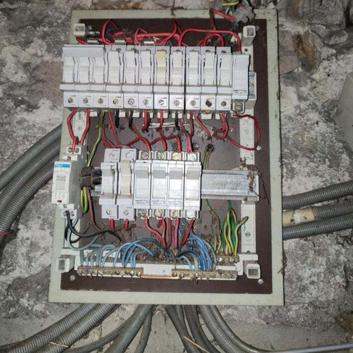 Remise aux normes et déplacement d'un tableau électrique Goderville